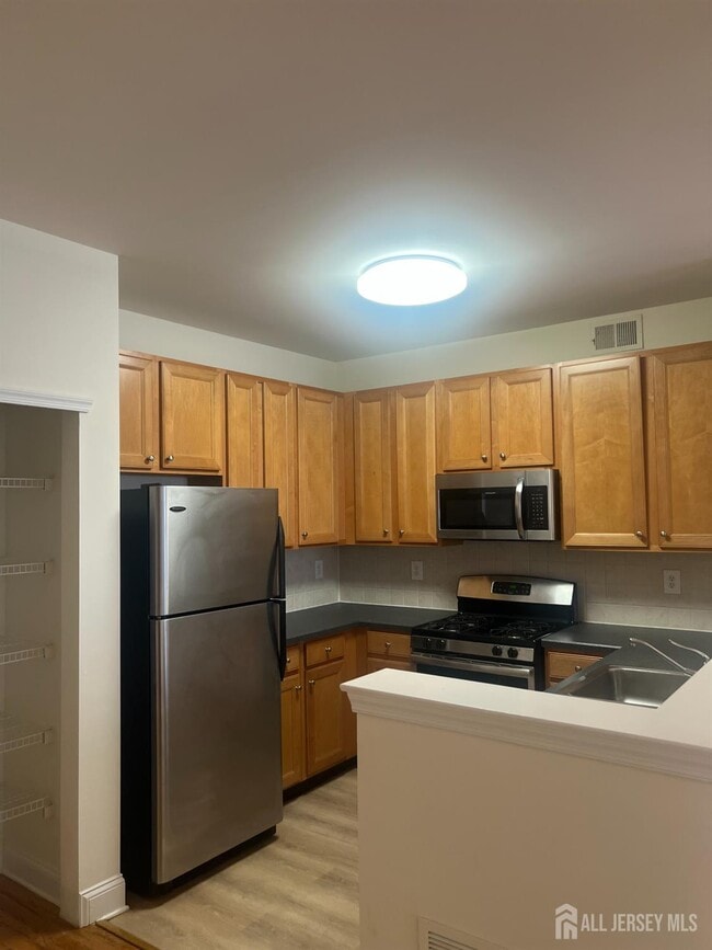 17 Burdak Rd in Sayreville, NJ - Building Photo - Building Photo