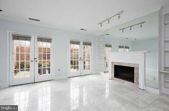 3281 Sutton Pl NW in Washington, DC - Building Photo - Building Photo