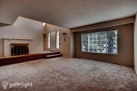 32513 41st Ave SW in Federal Way, WA - Foto de edificio - Building Photo