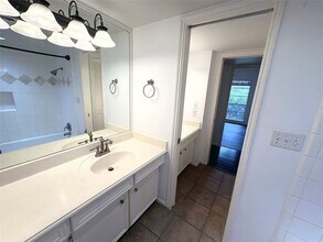 6483 Bayou Glen Rd in Houston, TX - Building Photo - Building Photo