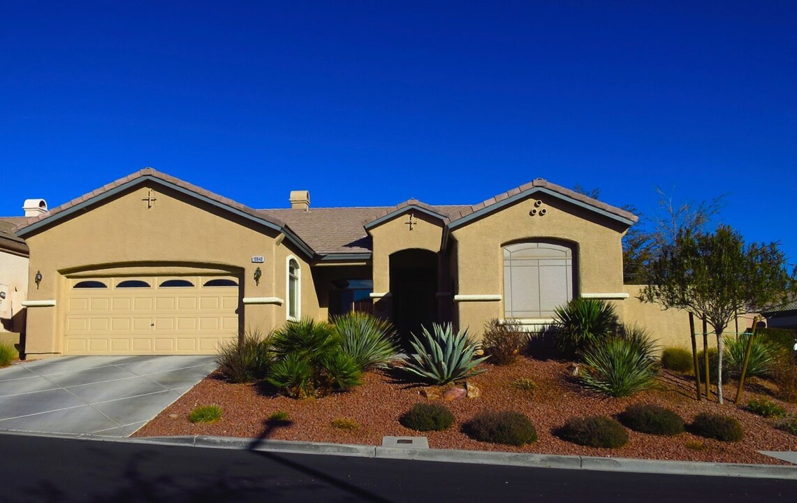 10640 Warrior Ct in Las Vegas, NV - Building Photo