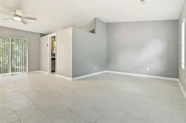 6925 Cainwood Dr in Atlanta, GA - Building Photo - Building Photo