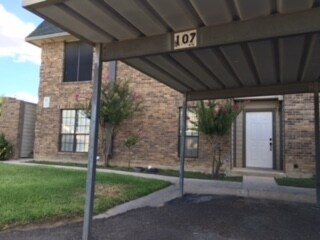200 Martingale in Laredo, TX - Building Photo