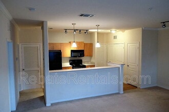 8290 Gate Pkwy W in Jacksonville, FL - Building Photo - Building Photo