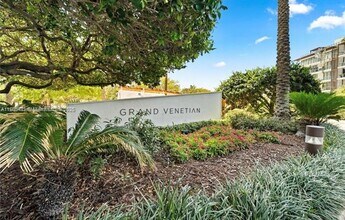 10 Venetian Way, Unit 906 in Miami Beach, FL - Building Photo - Building Photo