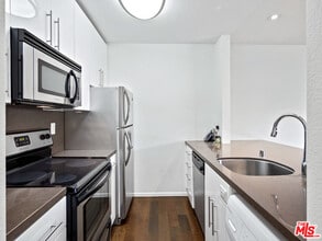 141 S Clark Dr, Unit 408 in West Hollywood, CA - Building Photo - Building Photo