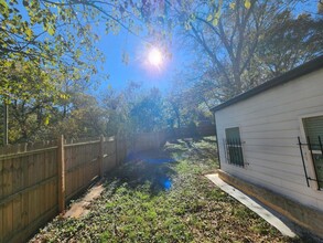 2457 Lynn Iris Dr in Decatur, GA - Building Photo - Building Photo