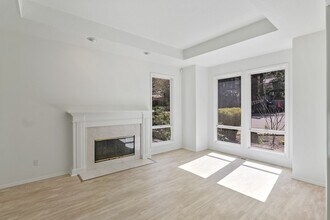 3321 SW Vesta Ct in Portland, OR - Building Photo - Building Photo