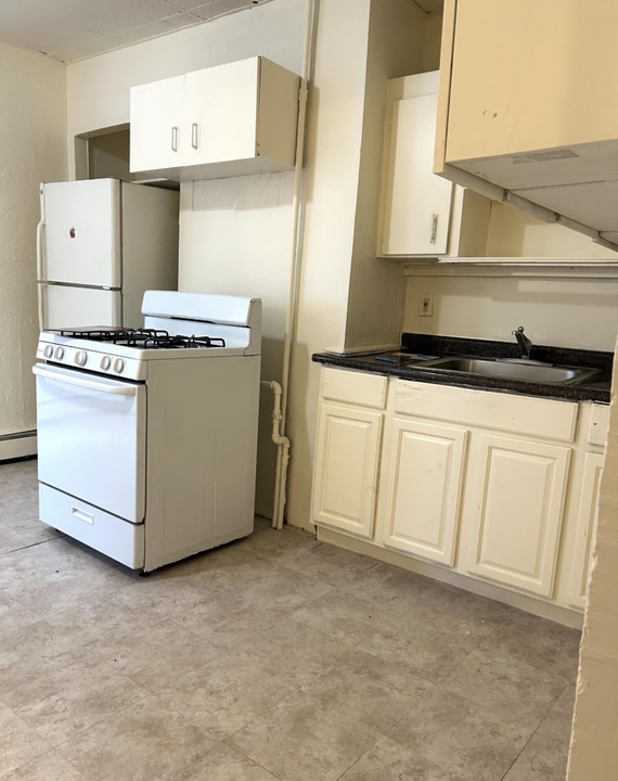 200 London St, Unit 2 in Boston, MA - Building Photo