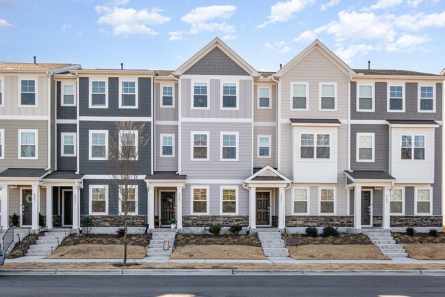 Room in Townhome on Truxton Ln in Raleigh, NC - Building Photo - Building Photo