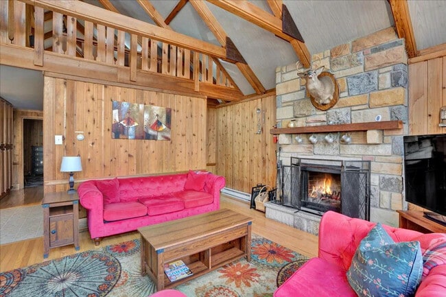1046 Maple Dr