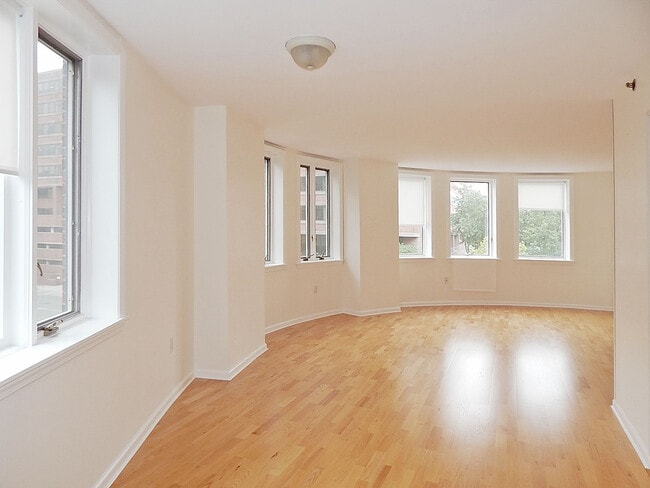 10 Rogers St, Unit 401 in Cambridge, MA - Building Photo - Building Photo