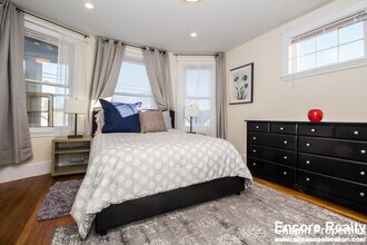 30 Clay St, Unit 3 in Cambridge, MA - Foto de edificio - Building Photo