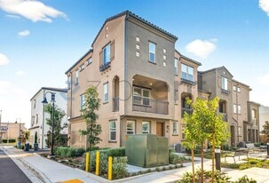 2215 W Orange Ave in Anaheim, CA - Building Photo