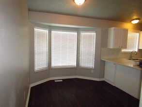 3151 Marcrest Dr in West Valley City, UT - Foto de edificio - Building Photo