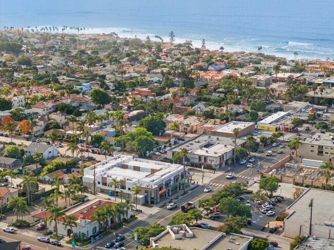 801 Pearl Street in La Jolla, CA - Foto de edificio - Building Photo