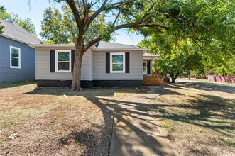 1330 W Sears St in Denison, TX - Building Photo - Building Photo