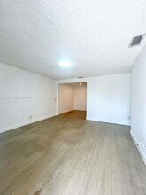 4924 SW 44th Ave in Fort Lauderdale, FL - Building Photo - Building Photo