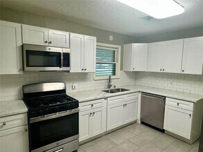 2303 Oaklawn Dr in La Marque, TX - Building Photo - Building Photo