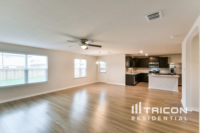 831 House Sparrow in San Antonio, TX - Building Photo - Building Photo