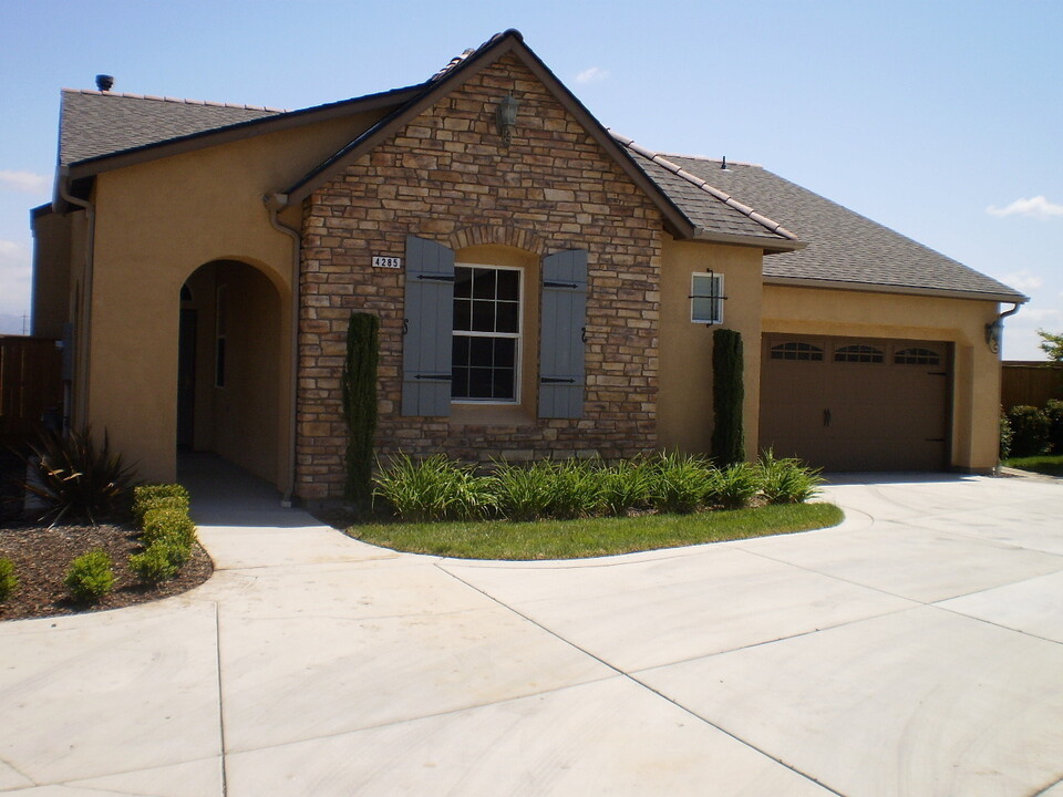 4285 Serena Ln in Clovis, CA - Building Photo