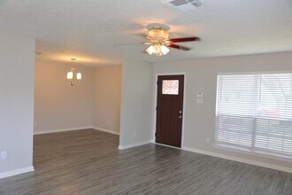 16210 Rosenridge Dr in Houston, TX - Building Photo - Building Photo