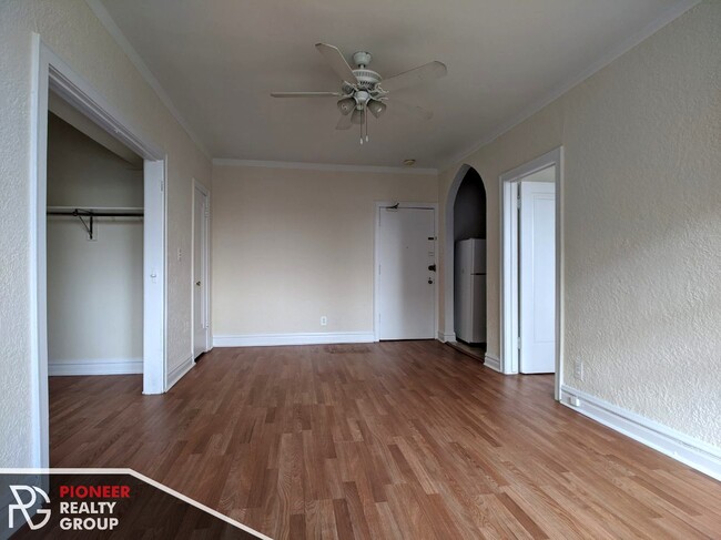 4831 N Damen Ave, Unit #4829-410