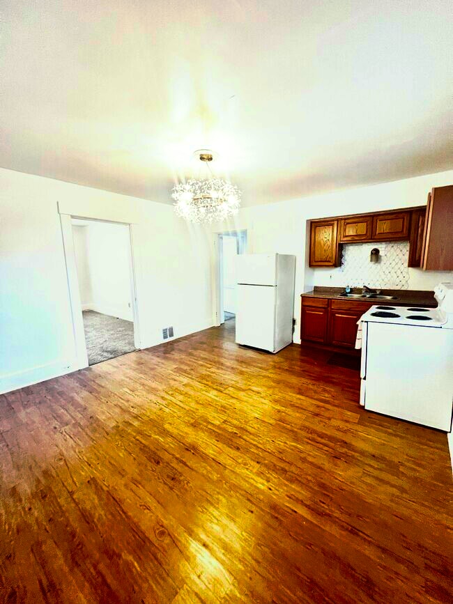 121 Sumner Ave, Unit Apartment 2