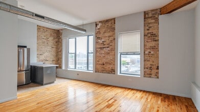 1300 N Milwaukee Ave, Unit 3F in Chicago, IL - Foto de edificio - Building Photo