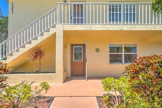 2950 SE Ocean Blvd in Stuart, FL - Building Photo - Building Photo