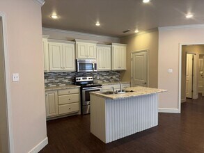 9803 Avenue V in Lubbock, TX - Foto de edificio - Building Photo