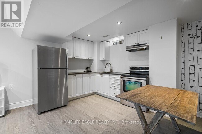 98 Lowther Ave in Richmond Hill, ON - Building Photo - Building Photo