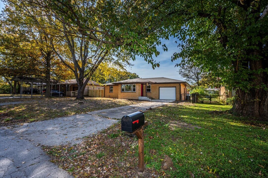 809 N Ross Ave in Dewey, OK - Building Photo