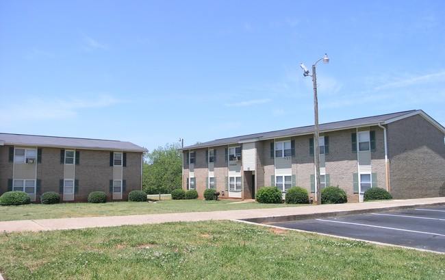 Friendship Court Apartments in Anderson, SC - Building Photo - Building Photo