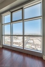 150 S Las Vegas Blvd in Las Vegas, NV - Foto de edificio - Building Photo