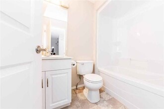 156 Park E Dr in Winnipeg, MB - Building Photo - Building Photo