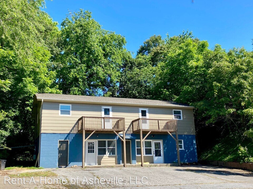 130 Reems Creek Rd in Weaverville, NC - Building Photo
