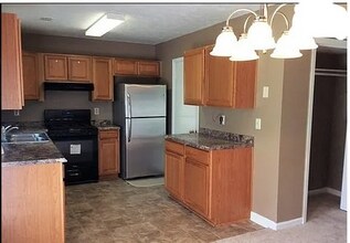 916 Holden Ln in Atlanta, GA - Building Photo - Building Photo