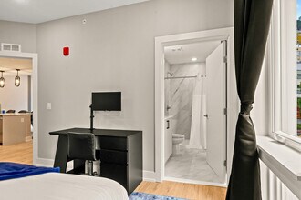 916 N Delaware Ave in Philadelphia, PA - Foto de edificio - Building Photo