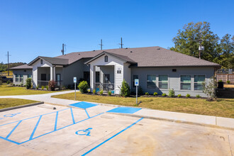 Nathan Village in West Monroe, LA - Foto de edificio - Building Photo