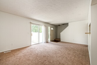 Cunard Village Apartments in Columbus, OH - Building Photo - Building Photo