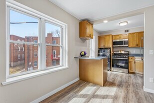 24 Sherman Ter, Unit 6 in Madison, WI - Building Photo