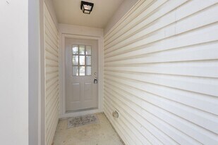 2877 Stonewater Dr in Naperville, IL - Building Photo