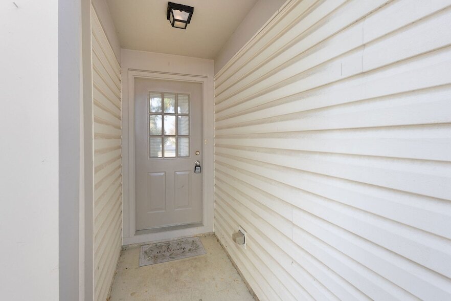 2877 Stonewater Dr in Naperville, IL - Building Photo