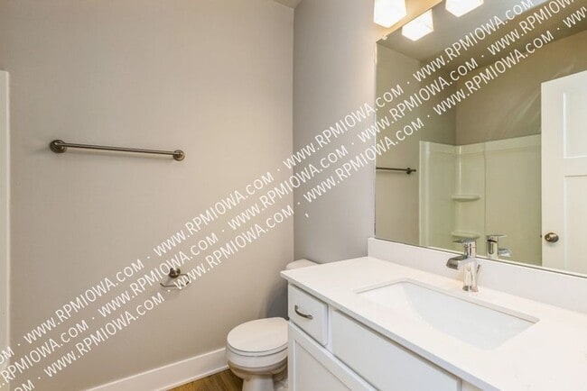 709 NE Hunter Dr in Ankeny, IA - Building Photo - Building Photo