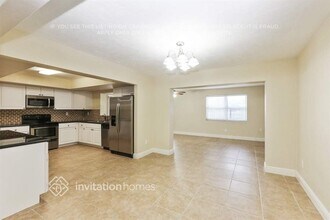 10320 NW 18th Pl in Pembroke Pines, FL - Building Photo - Building Photo