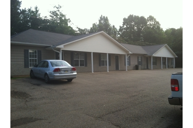 400 Bankhead St in Fulton, MS - Building Photo - Building Photo