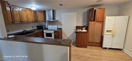 12104 Suncrest Ln in Bonita Springs, FL - Building Photo - Building Photo