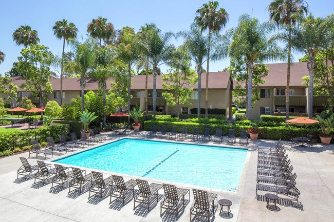 Park West Apartment Homes in Irvine, CA - Foto de edificio - Building Photo