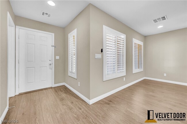 property at 3013 Camino Sereno Ave